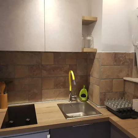 L&m Studio Apartman Πούλα