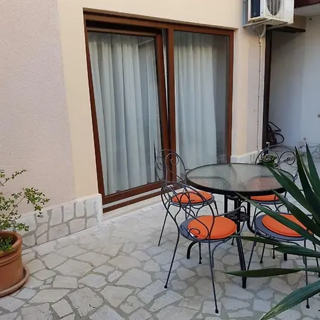 L&m Studio Apartman *