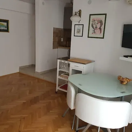 L&m Studio Apartman *